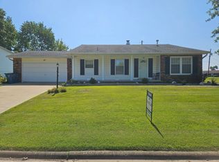 1103 Willow Dr, Olney, IL 62450