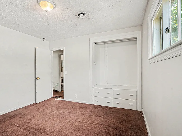 1870 Ribble St — Photo 10