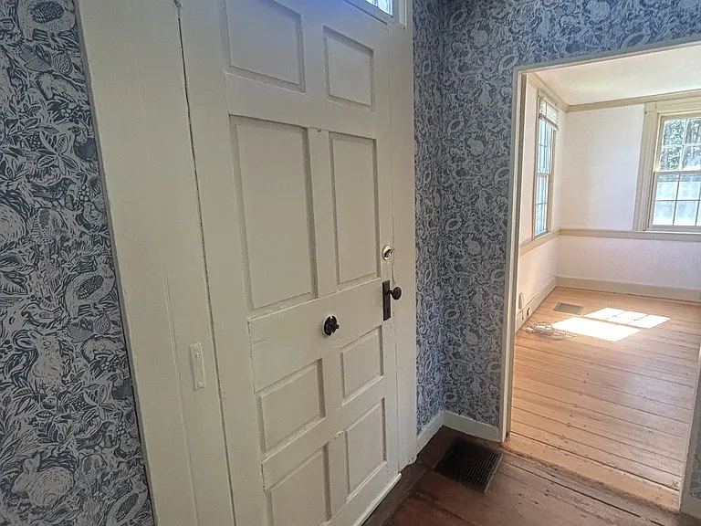 35 Noble St — Photo 3
