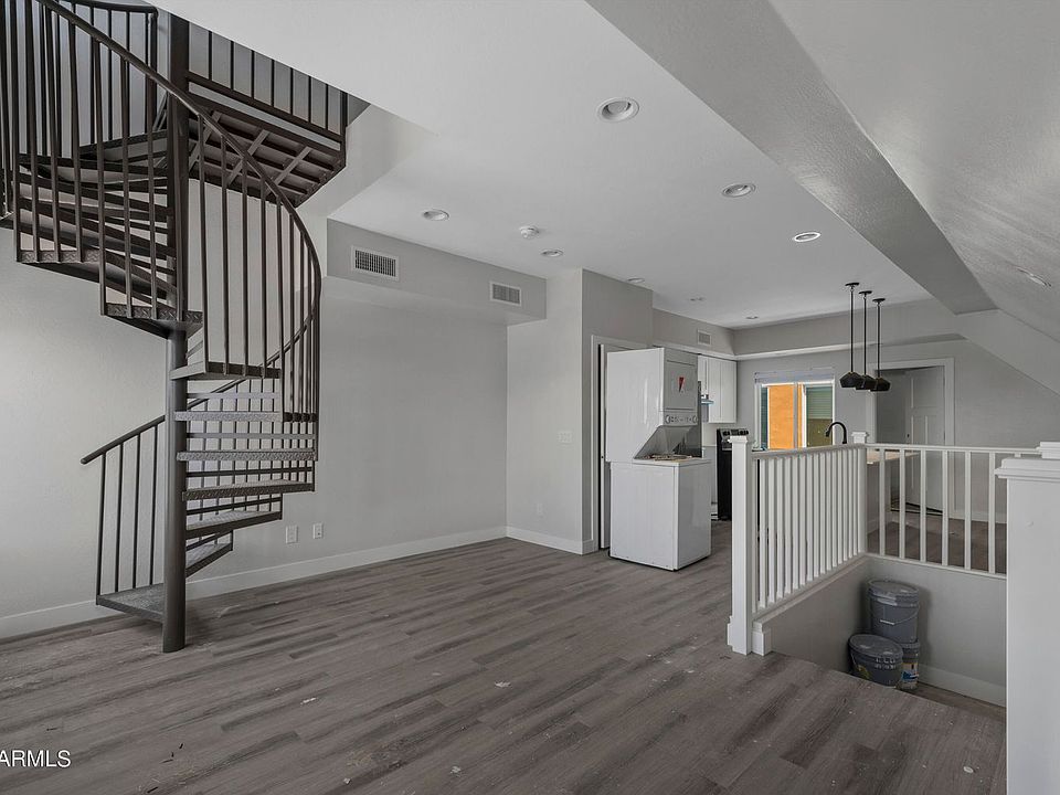 2nd image of 1122 E Roosevelt St #2