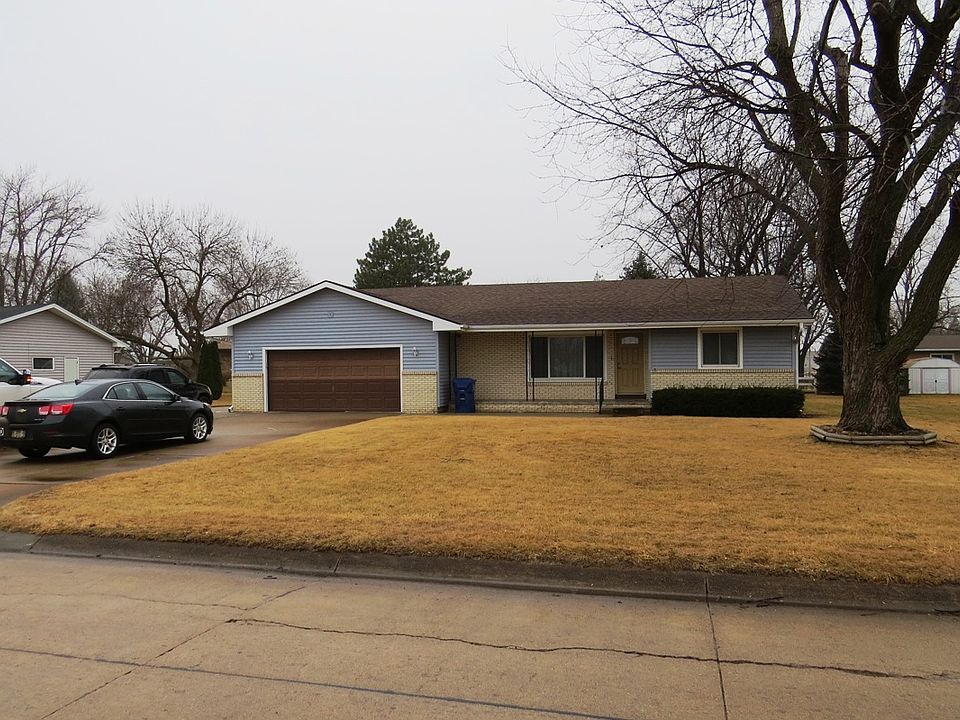 1st image of 910 Cottonwood St