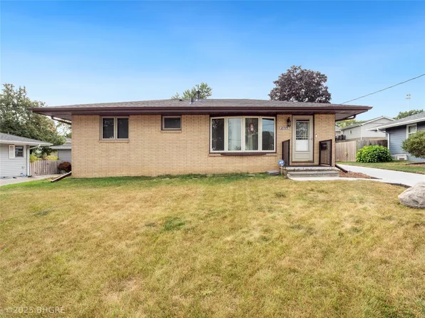 2719 E Tiffin Ave, Des Moines, IA 50317