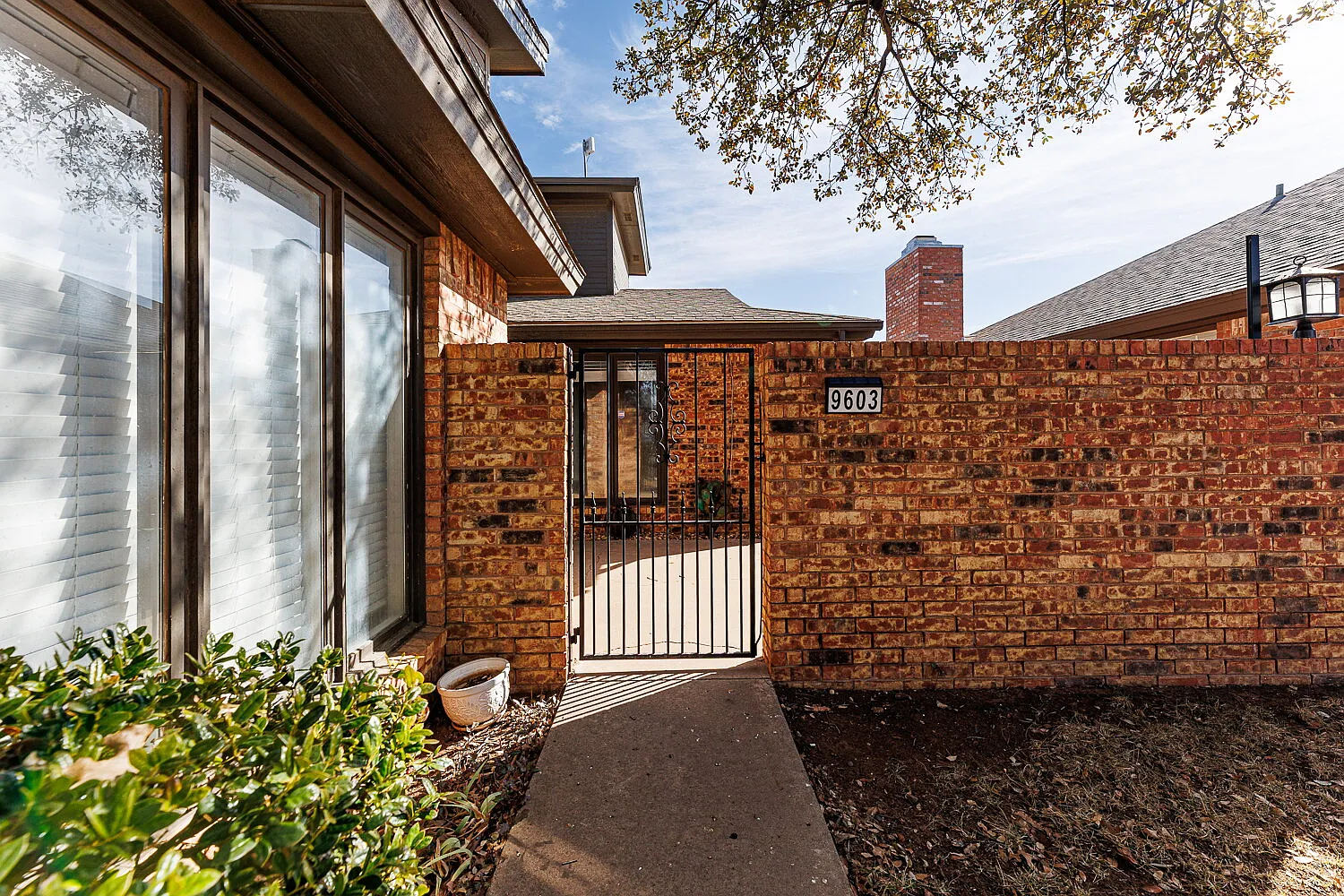 3 bed, 2.0 bath, 2024 sqft, $1,750 — Photo 3