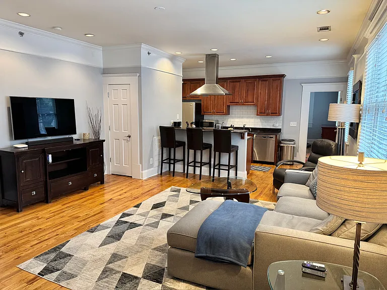 259 14th St NE #204 — Photo 3