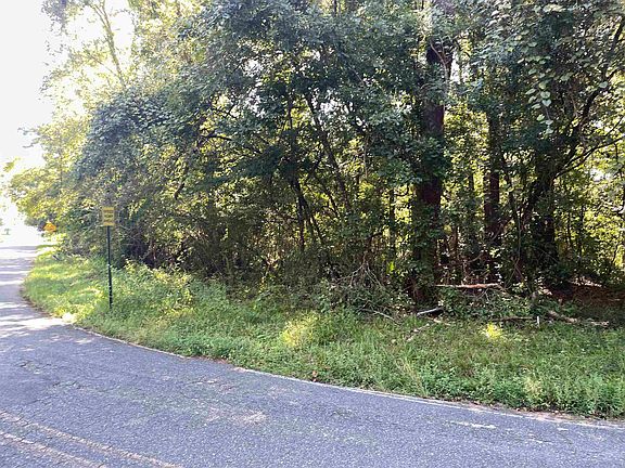 5th image of Circle Dr