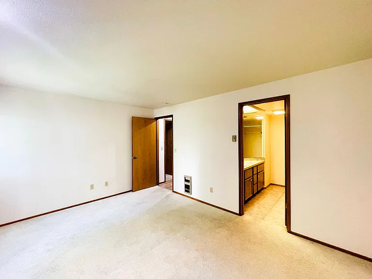 9910 NE 119th St #202 — Photo 8