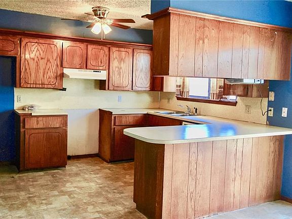 3rd image of 203 Sandy Ln