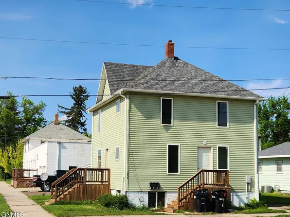 209 4th St SE, Valley City, ND 58072