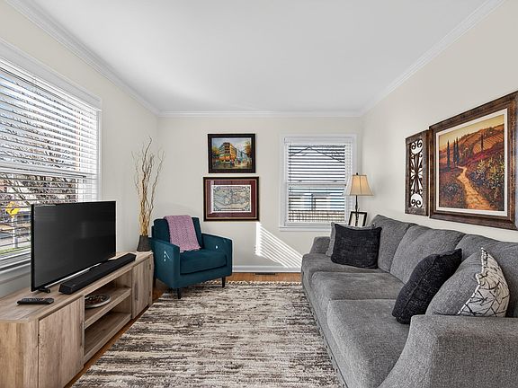 5th image of 621 Cardinal Ln