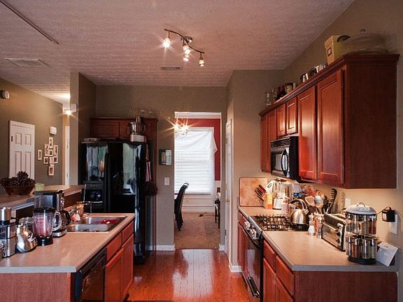 4th image of 1572 Park Grove Dr