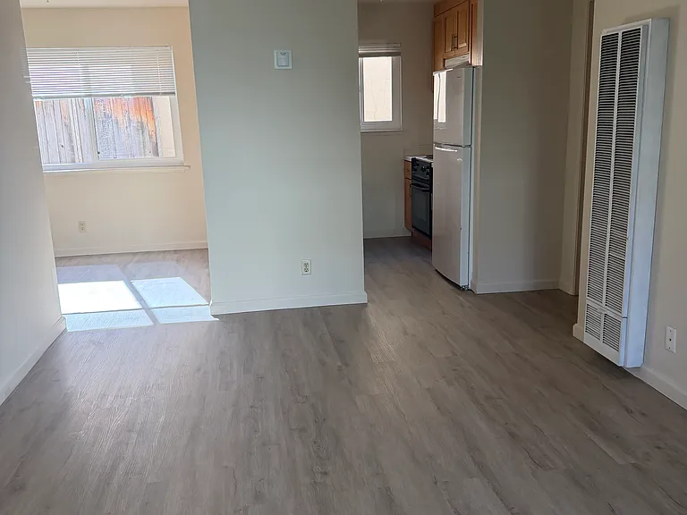370 Clay St — Photo 4