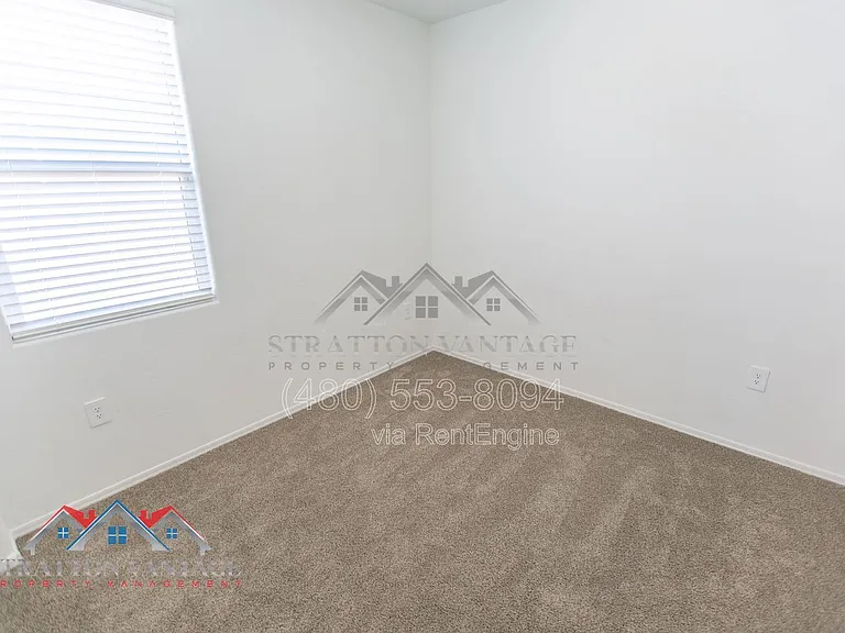 1330 W Hess Ave — Photo 10