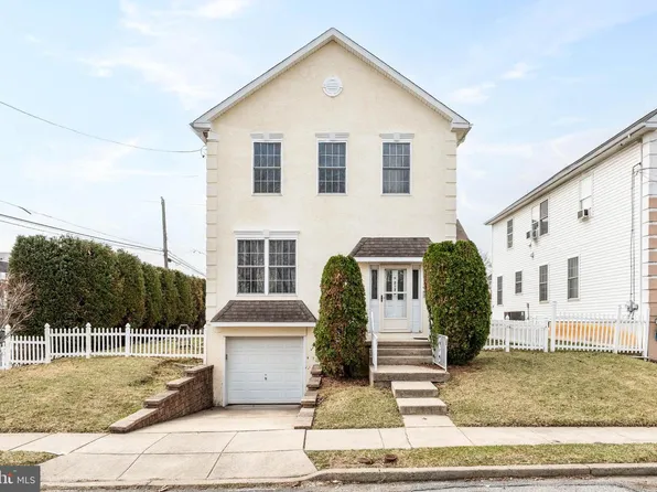 2136 Murray St, Philadelphia, PA 19115