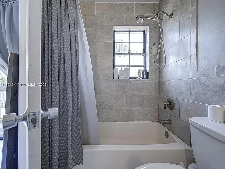 12262 SW 17th Ln #101-V — Photo 8