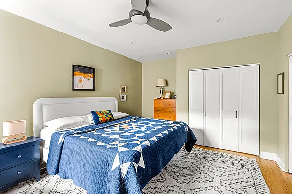 Bedroom, photo 1