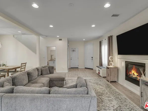 22755 Walnut Park Ln, Santa Clarita, CA 91321