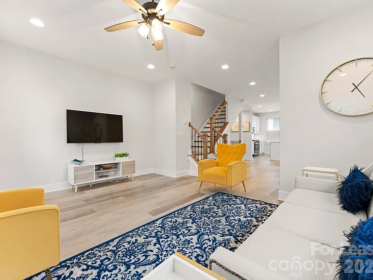 648 W End Dr — Photo 29