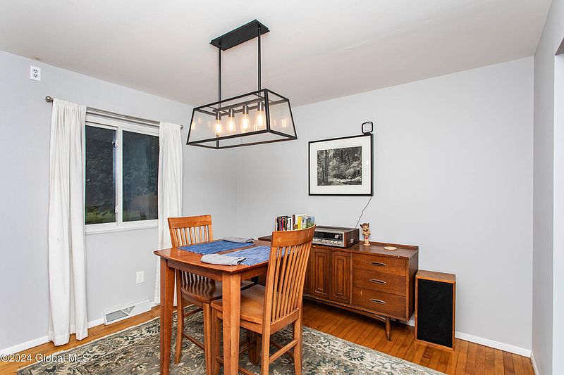 5th image of 31 Vichy Drive