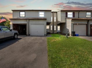 5423 Borgase Ln, Clay, NY 13041