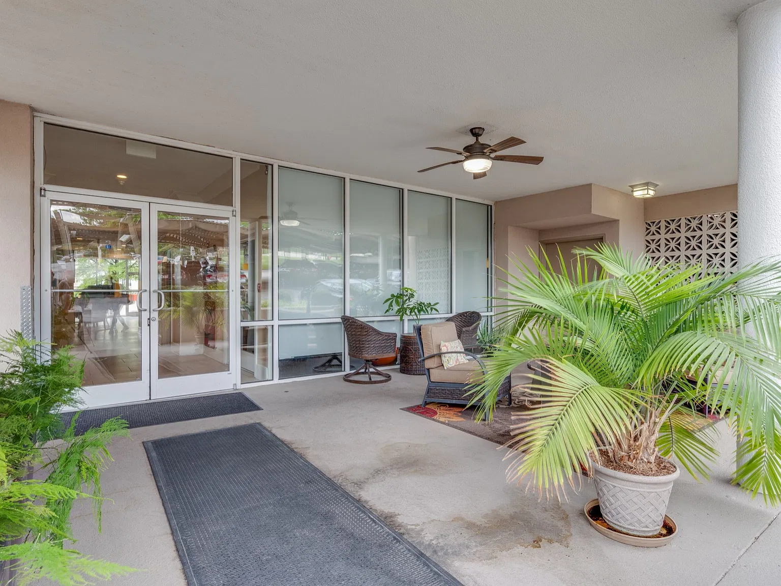 1 bed, 1.0 bath, 736 sqft, $1,650 — Photo 2