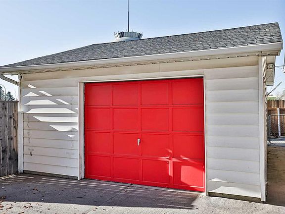 3rd image of 220 E 23rd St S