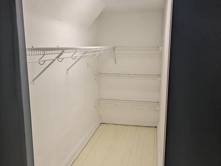 200 E Maxwell St — Photo 13