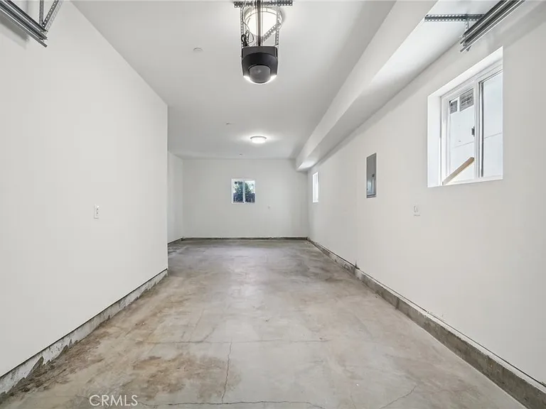 10719 Addison St — Photo 50