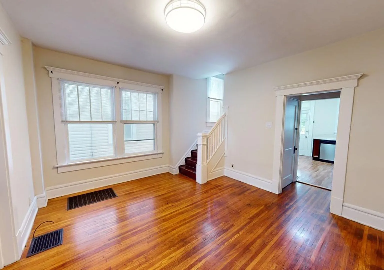 3 Bedrooms, 1 Full Bathroom + 2 Free Off-Street Parking Spaces Beautiful Campus Property Availabl... — Photo 4