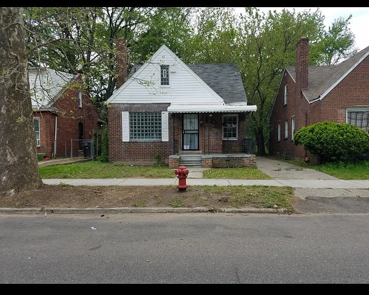 15865 Manor St — Photo 1