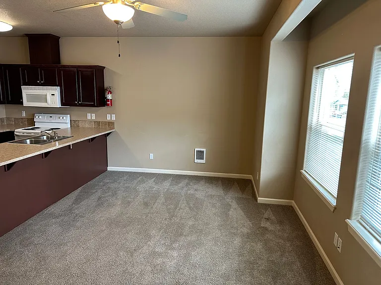 University Townhomes — Photo 9