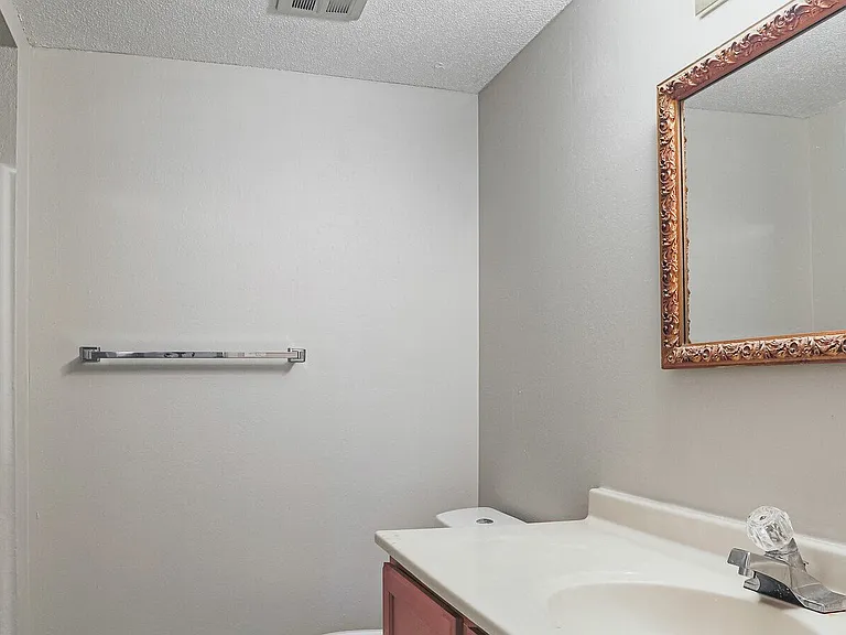 Brandywine Crossing Apartments — Photo 12