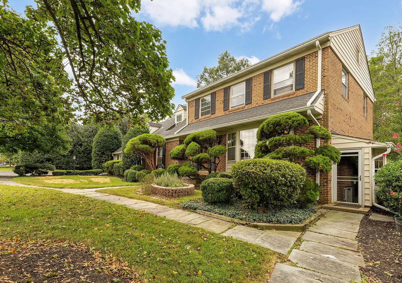 Impressive 5BR/3.5BA Luxmanor Home with Multiple Living Spaces — Photo 2