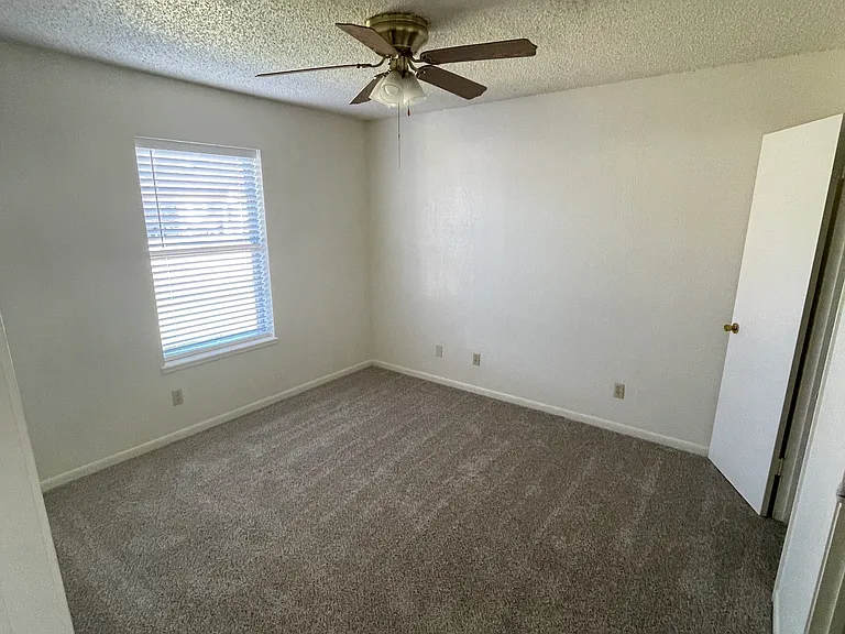 13139 Temple Cir — Photo 4