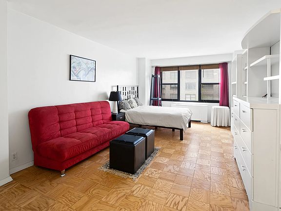 2nd image of 220 E 57th St APT 6G