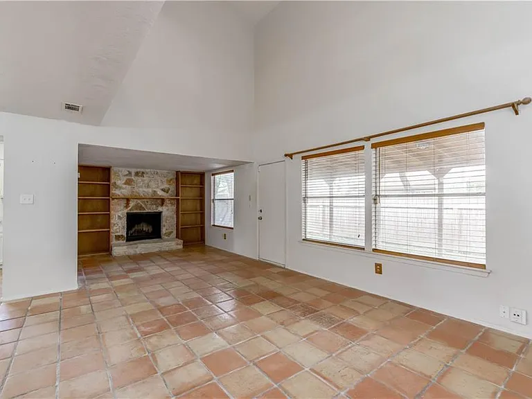 4200 Everest Ln — Photo 4