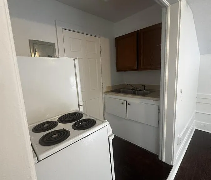 208 N Hamilton St #8 — Photo 12