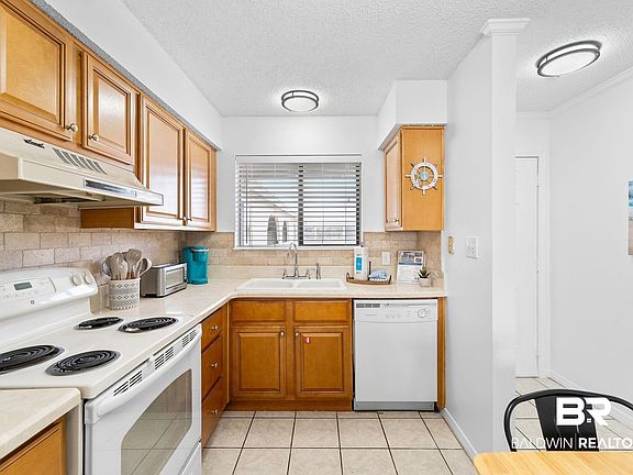 4th image of 930 W Beach Blvd #221