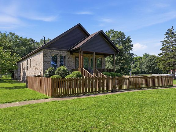 2nd image of 608 Cottage Ln