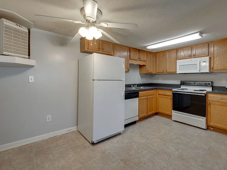 112 Sweetland Dr #1 — Photo 5