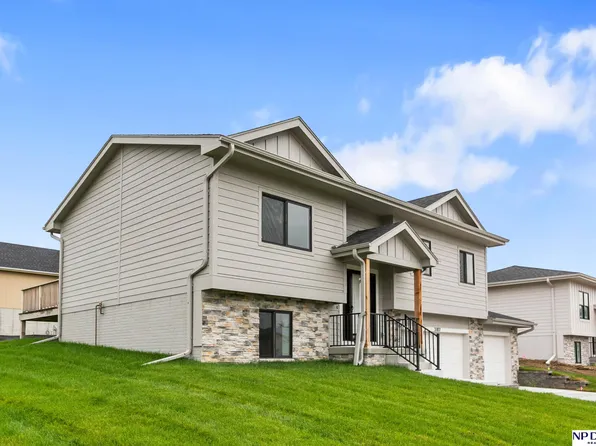 21509 Old Coach Rd, Elkhorn, NE 68022