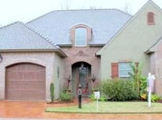 203 Petrus Dr, Broussard, LA 70518