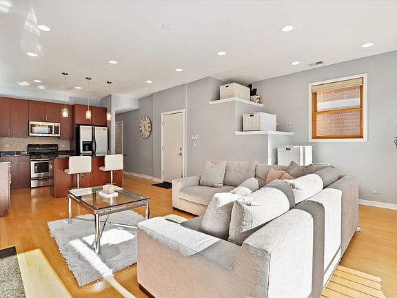 5th image of 1930 W Belmont Ave #2