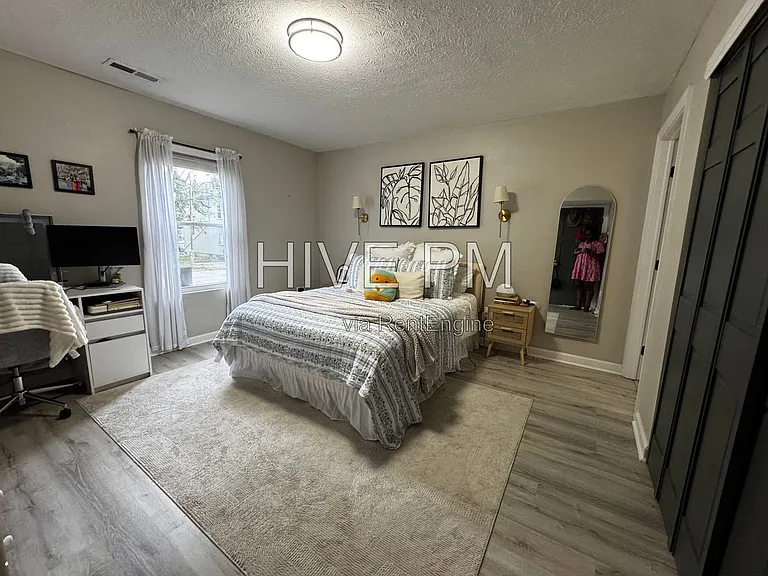 229 Congress Ave #229 — Photo 16