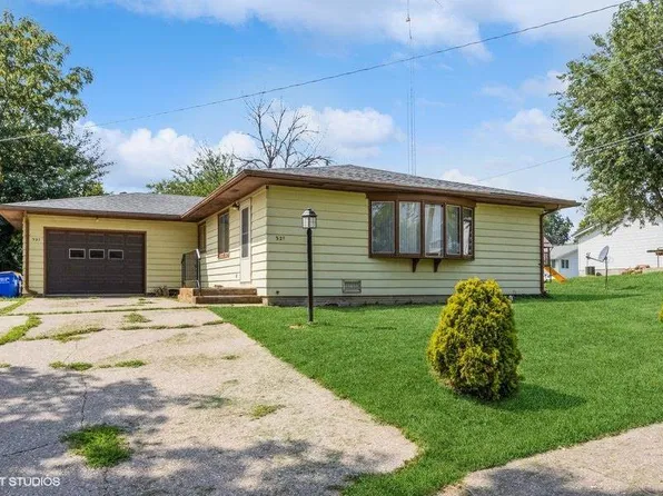 321 5th St, Ainsworth, IA 52201