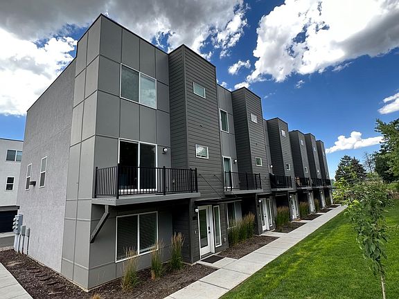 End unit Town House. 1,800 sq. ft. and four bedrooms (using them however you like), plus 9 ft ceilings in the main area, with windows on all three sides. Makes it feel like a home. Rather than a place you just live in.