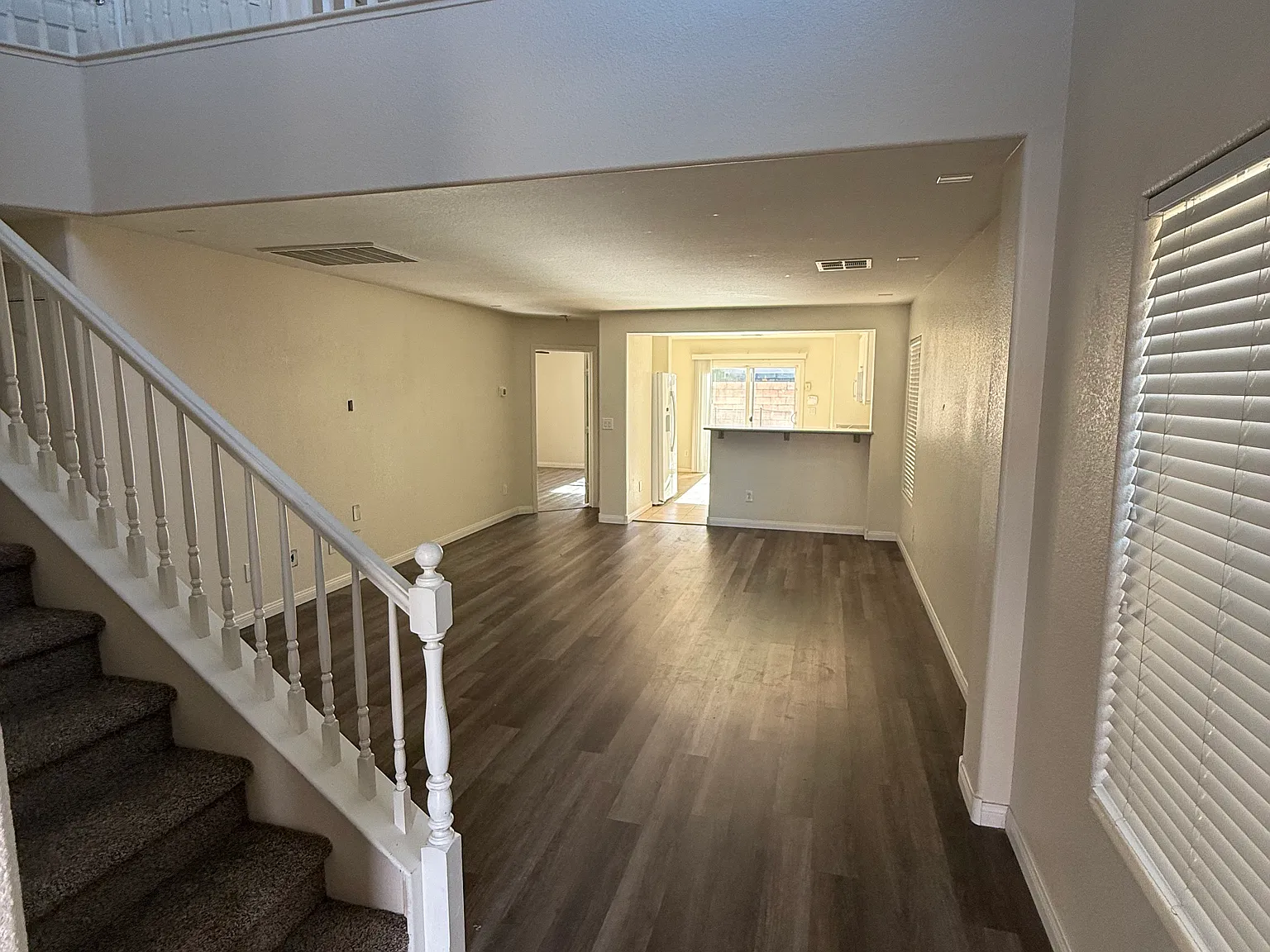 3 bed, 2.5 bath, 1865 sqft, $2,500 — Photo 2