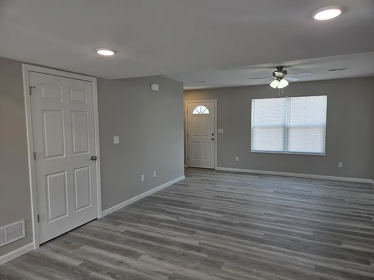 Willow Grove Apartments — Photo 9