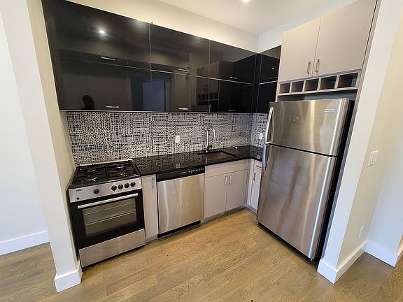 3rd image of 522 E 142nd St APT 1C