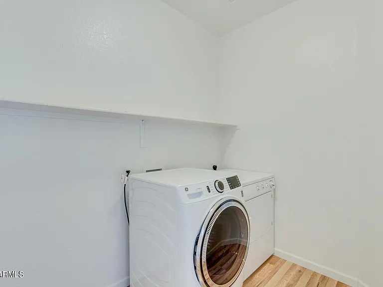 155 E Liberty Ln — Photo 27