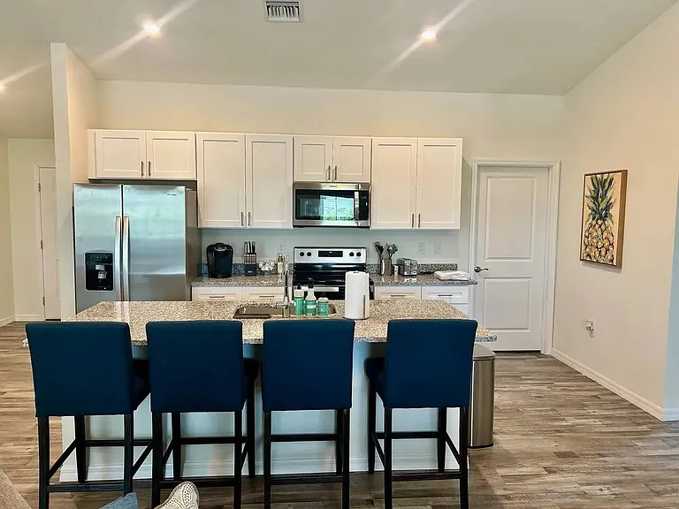 2510 NE 19th Pl — Photo 9